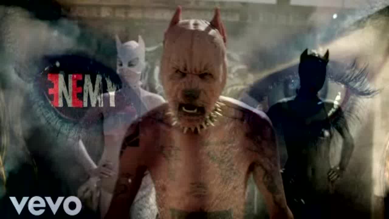 Pitbull Terrier Sam Tinnesz And Beacon Light - RaveDJ