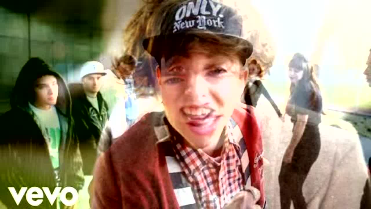 Knock While Were Young - RaveDJ